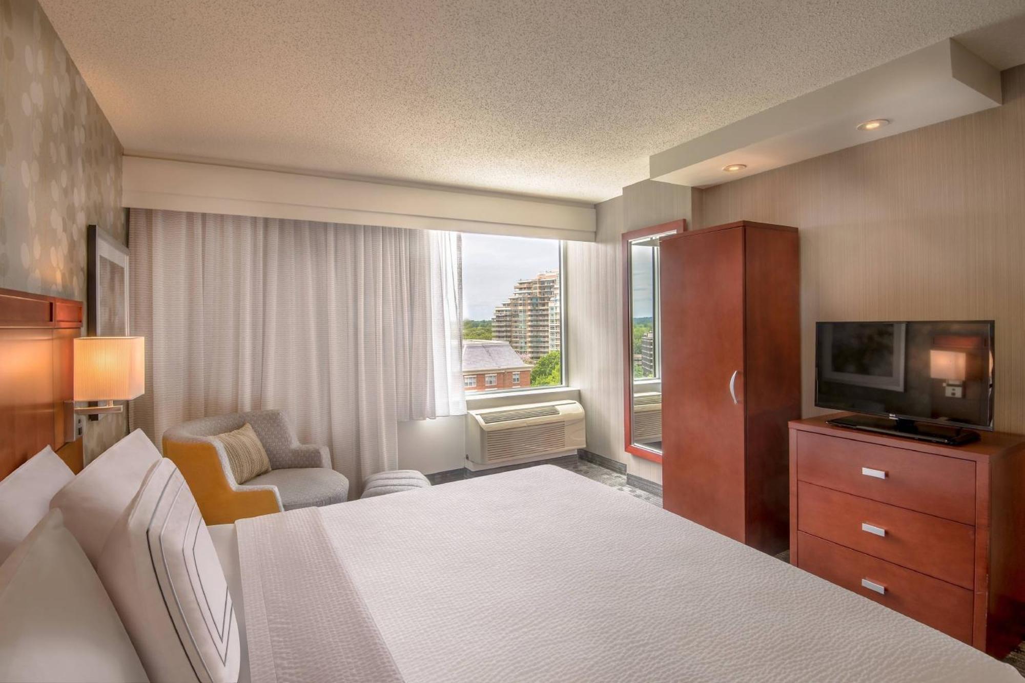 Courtyard By Marriott Bethesda Chevy Chase Hotel Exterior foto
