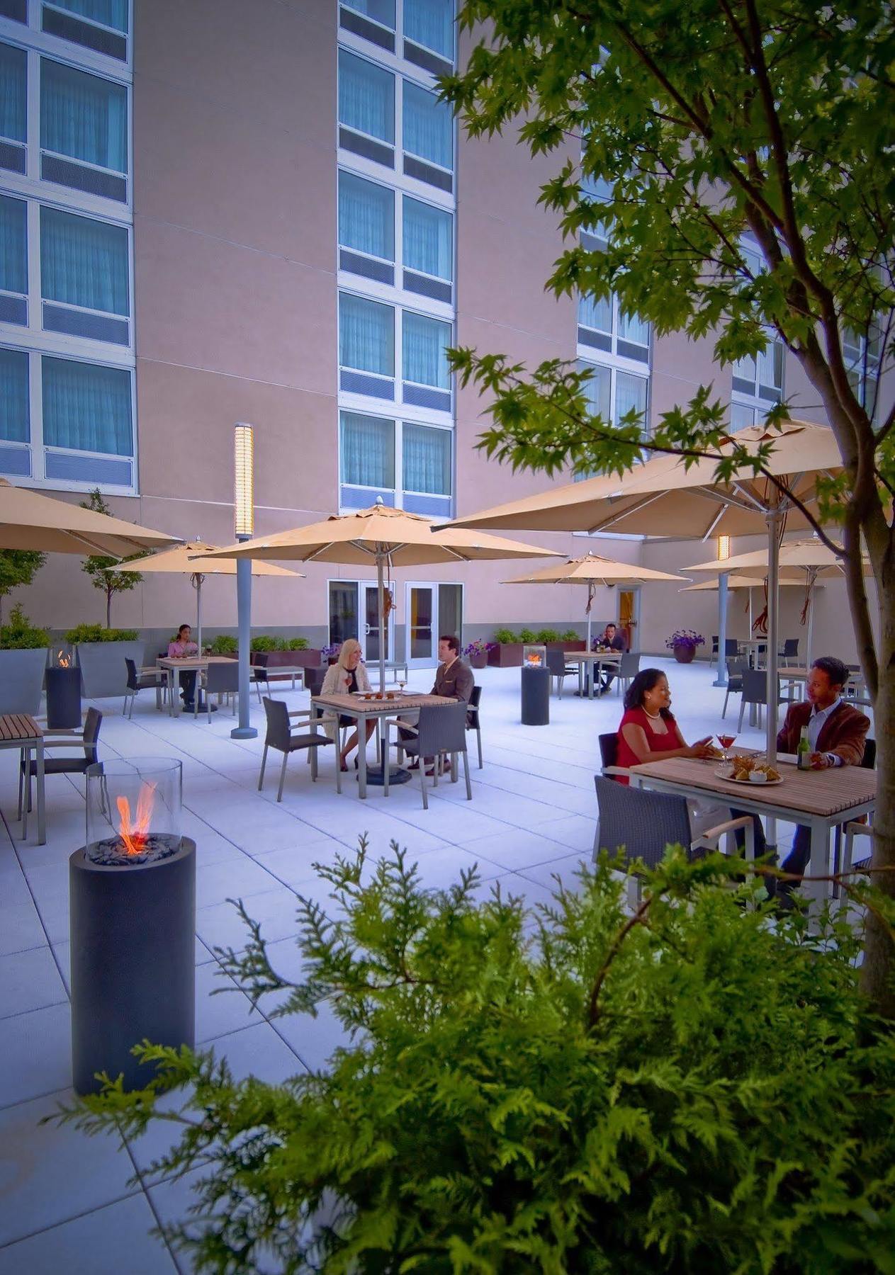 Courtyard By Marriott Bethesda Chevy Chase Hotel Exterior foto